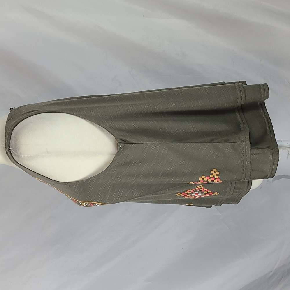Taylor & Sage Embroidery Paint Blouse - Picture 8 of 14